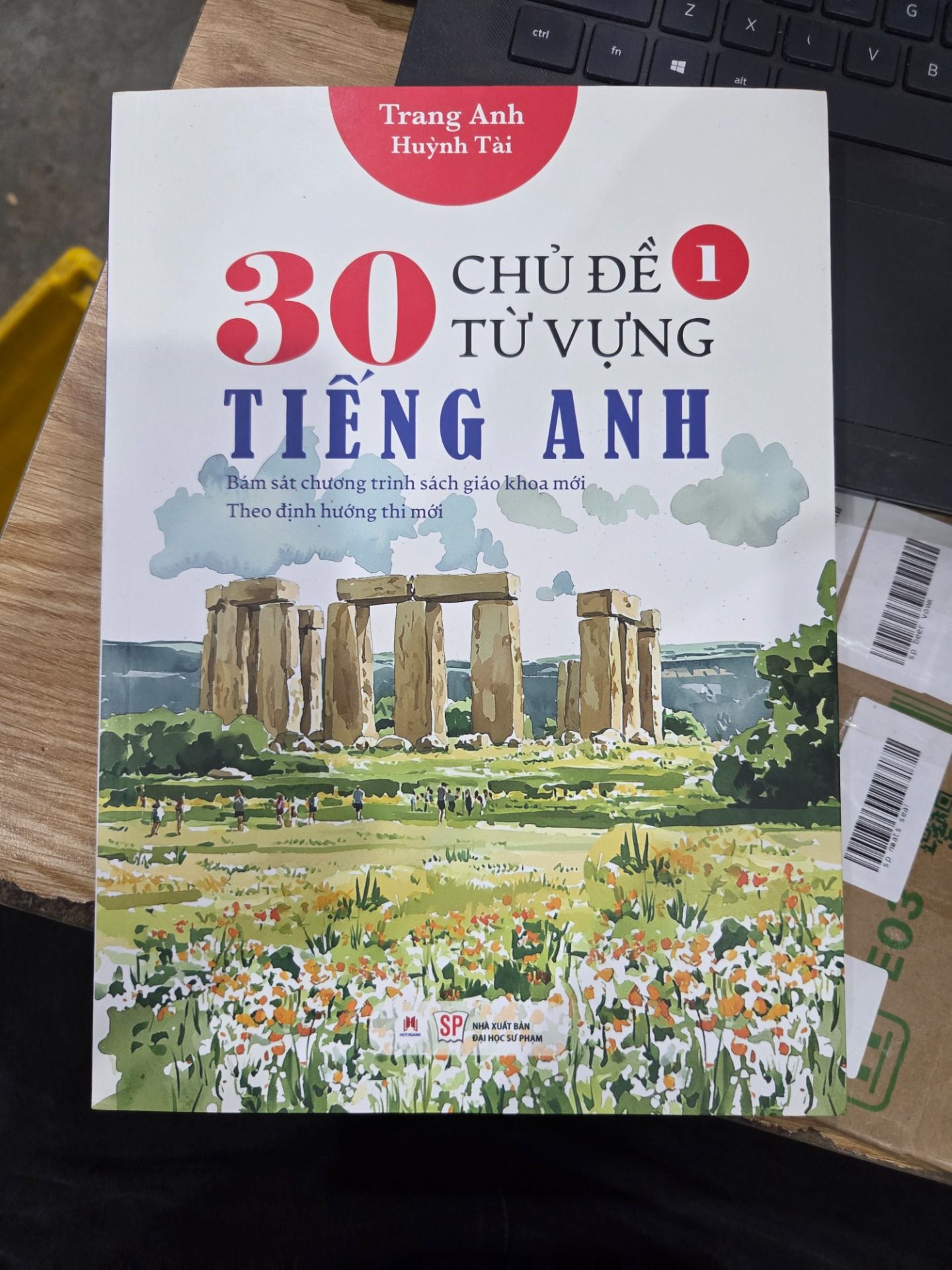 Sách 30 chủ đề từ vựng tiếng Anh (Bám sát chương trình sách giáo khoa mới; Theo định hướng thi mới) - Tập 1