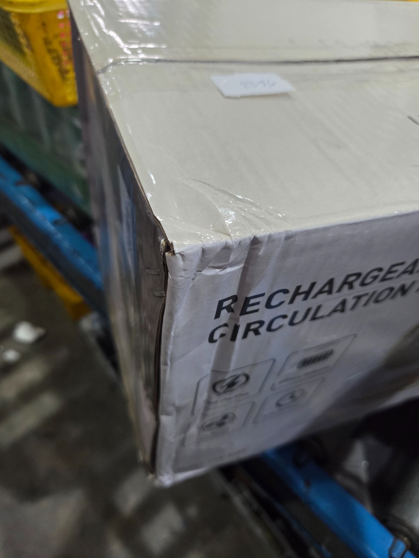 Quạt sạc tuần hoàn không khí Elmich CFE-8786, dung lượng pin lớn, hoạt động liên tục tới 10h, tạo nên luồng gió mạnh,  di chuyển linh hoạt 90° theo chiều ngang tạo luồng gió đa chiều, làm mát nhanh, dễ chịu - Hàng chính hãng