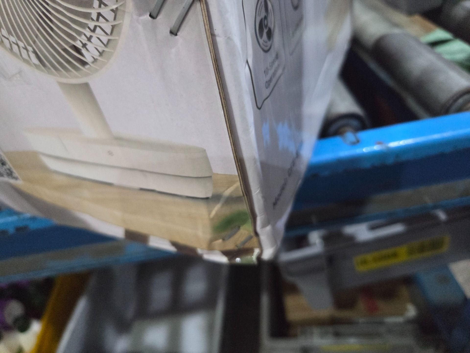Quạt sạc tuần hoàn không khí Elmich CFE-8786, dung lượng pin lớn, hoạt động liên tục tới 10h, tạo nên luồng gió mạnh,  di chuyển linh hoạt 90° theo chiều ngang tạo luồng gió đa chiều, làm mát nhanh, dễ chịu - Hàng chính hãng