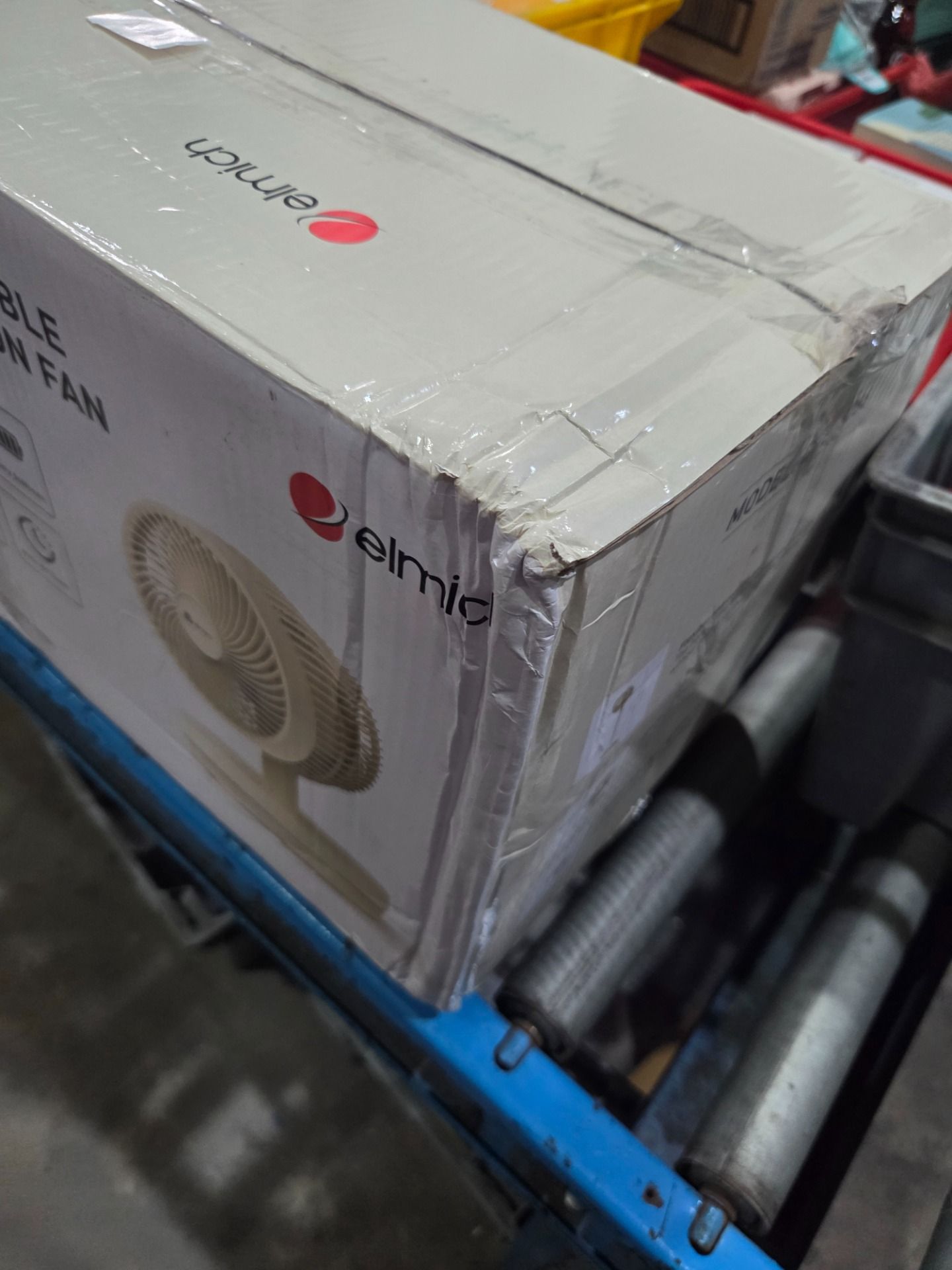 Quạt sạc tuần hoàn không khí Elmich CFE-8786, dung lượng pin lớn, hoạt động liên tục tới 10h, tạo nên luồng gió mạnh,  di chuyển linh hoạt 90° theo chiều ngang tạo luồng gió đa chiều, làm mát nhanh, dễ chịu - Hàng chính hãng