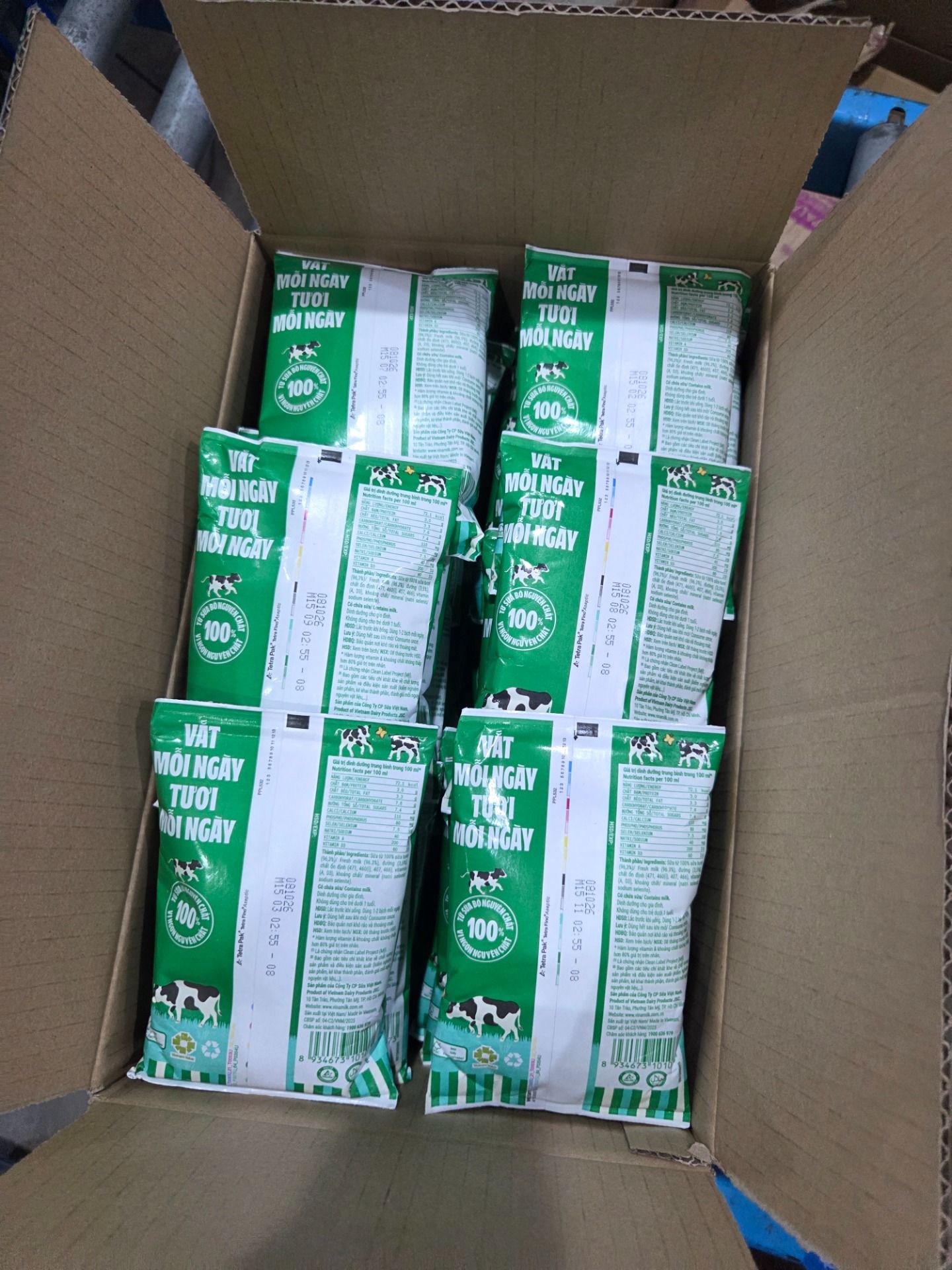 Thùng 48 Bịch Sữa Tươi Tiệt Trùng Vinamilk 100% Có Đường (220ml)