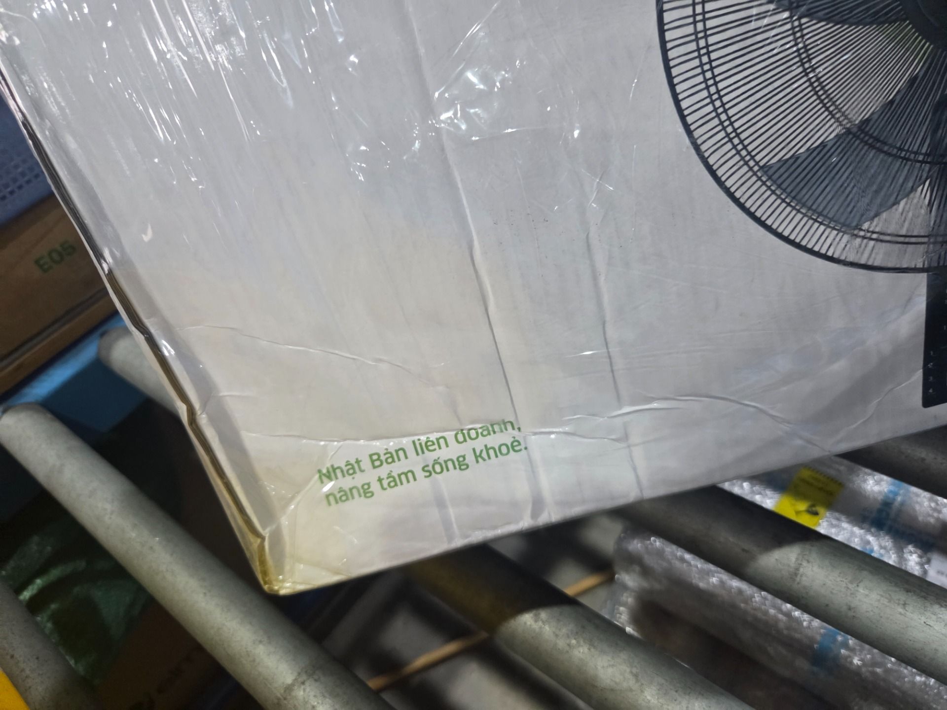 Quạt treo tường Kangaroo KG724 - Hàng chính hãng