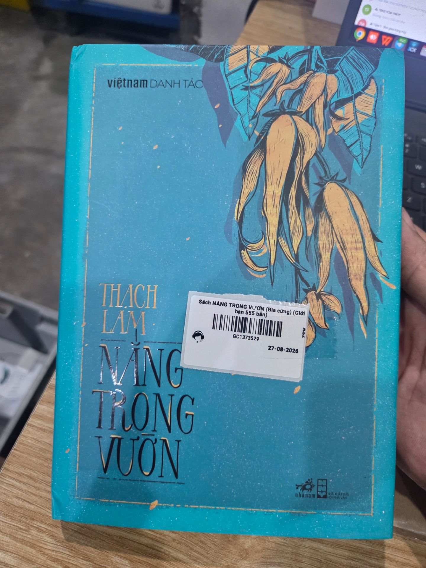 Sách NẮNG TRONG VƯỜN (Bìa cứng) (Giới hạn 555 bản)