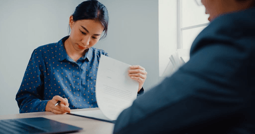 Chuẩn bị đầy đủ các thủ tục pháp lý là một trong những bước quan trọng để mở nhà thuốc