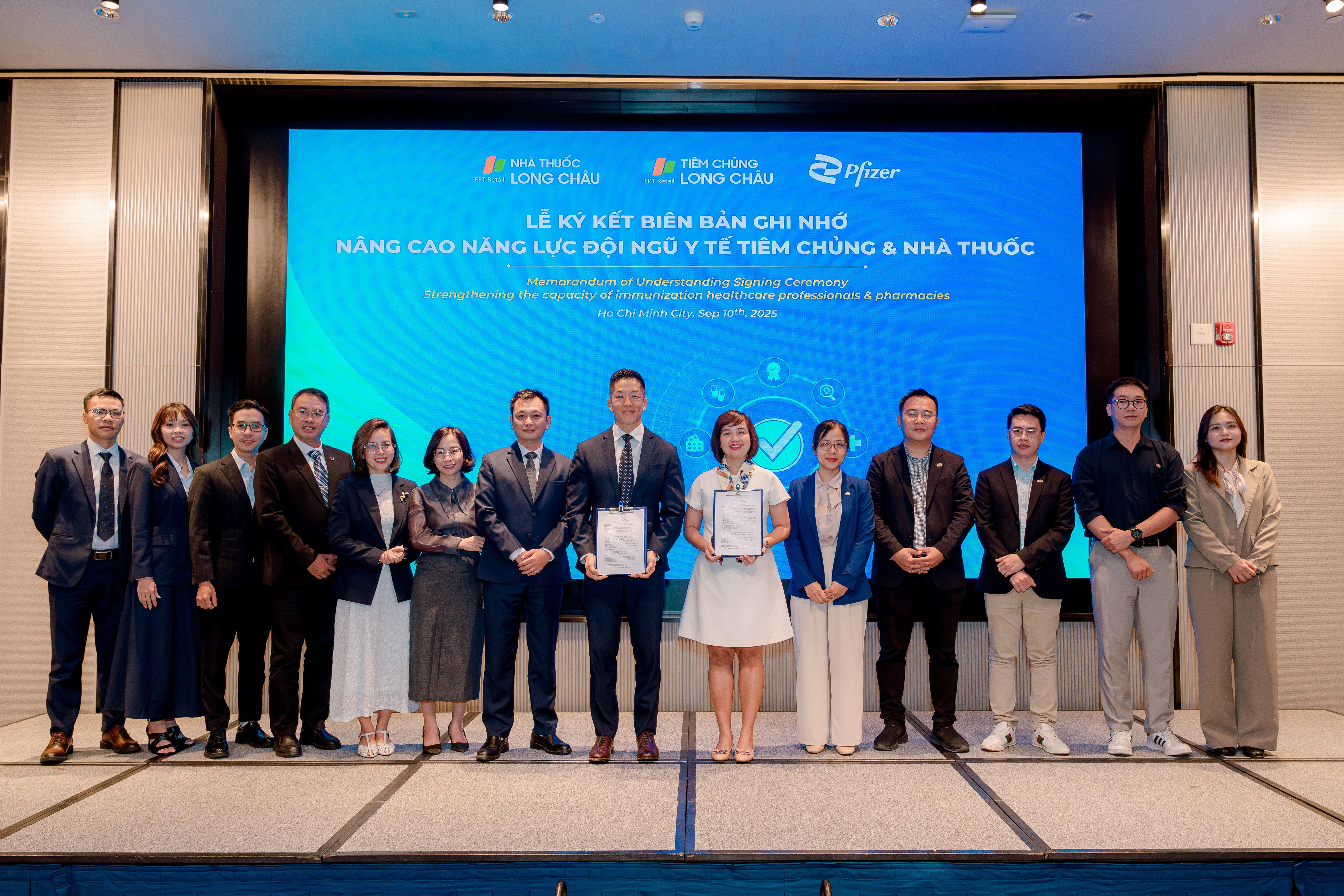  Long Châu hợp tác Pfizer xây dựng lá chắn y tế, nâng tầm chuyên môn đội ngũ tiêm chủng và nhà thuốc, vì sức khỏe cộng đồng